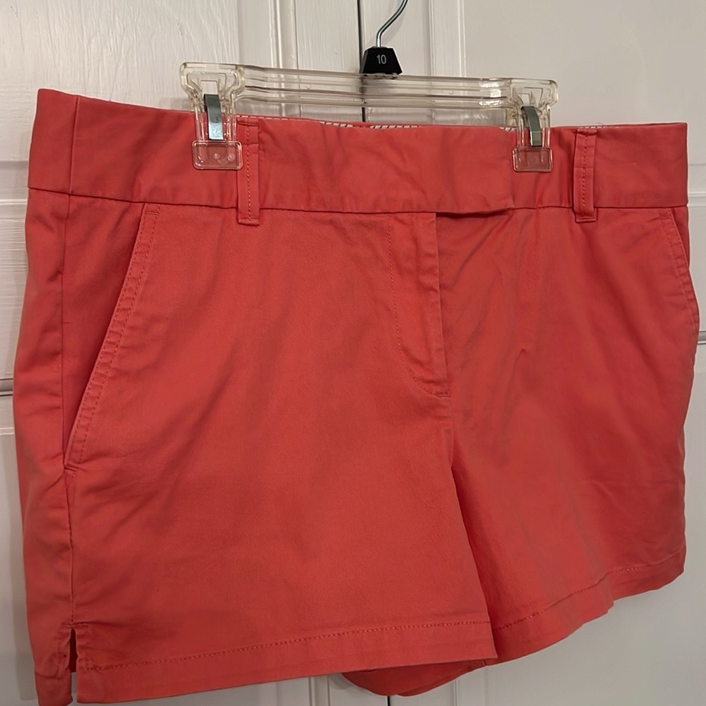 Ann Taylor Loft Riviera Short - Picture 2 of 6